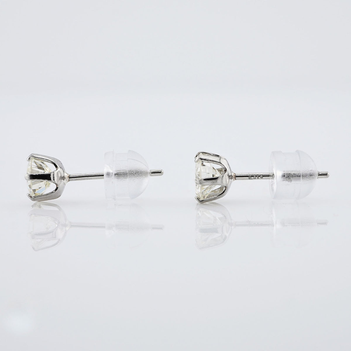 PT900プラチナ スタッドピアス（SI〜VSクラス ダイヤモンド計0.60ct・0.80ct｜CGLソーティングメモ付）