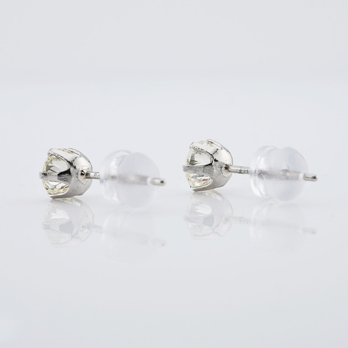 PT900プラチナ スタッドピアス（SI〜VSクラス ダイヤモンド計0.60ct・0.80ct｜CGLソーティングメモ付）
