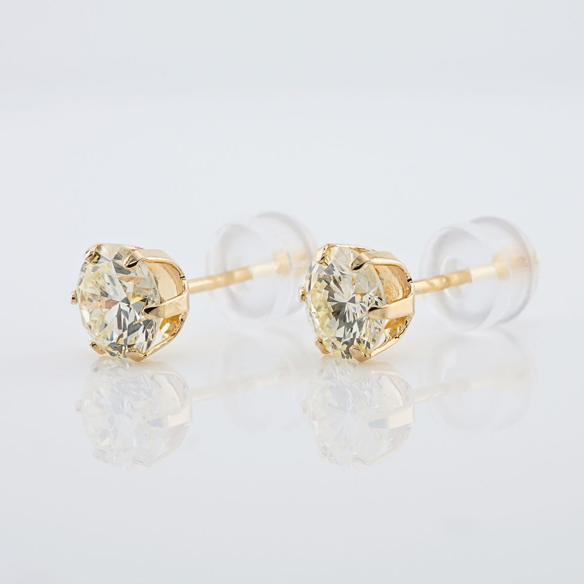 K18ゴールド スタッドピアス（SI〜VSクラス ダイヤモンド計0.60ct・0.80ct｜CGLソーティングメモ付）