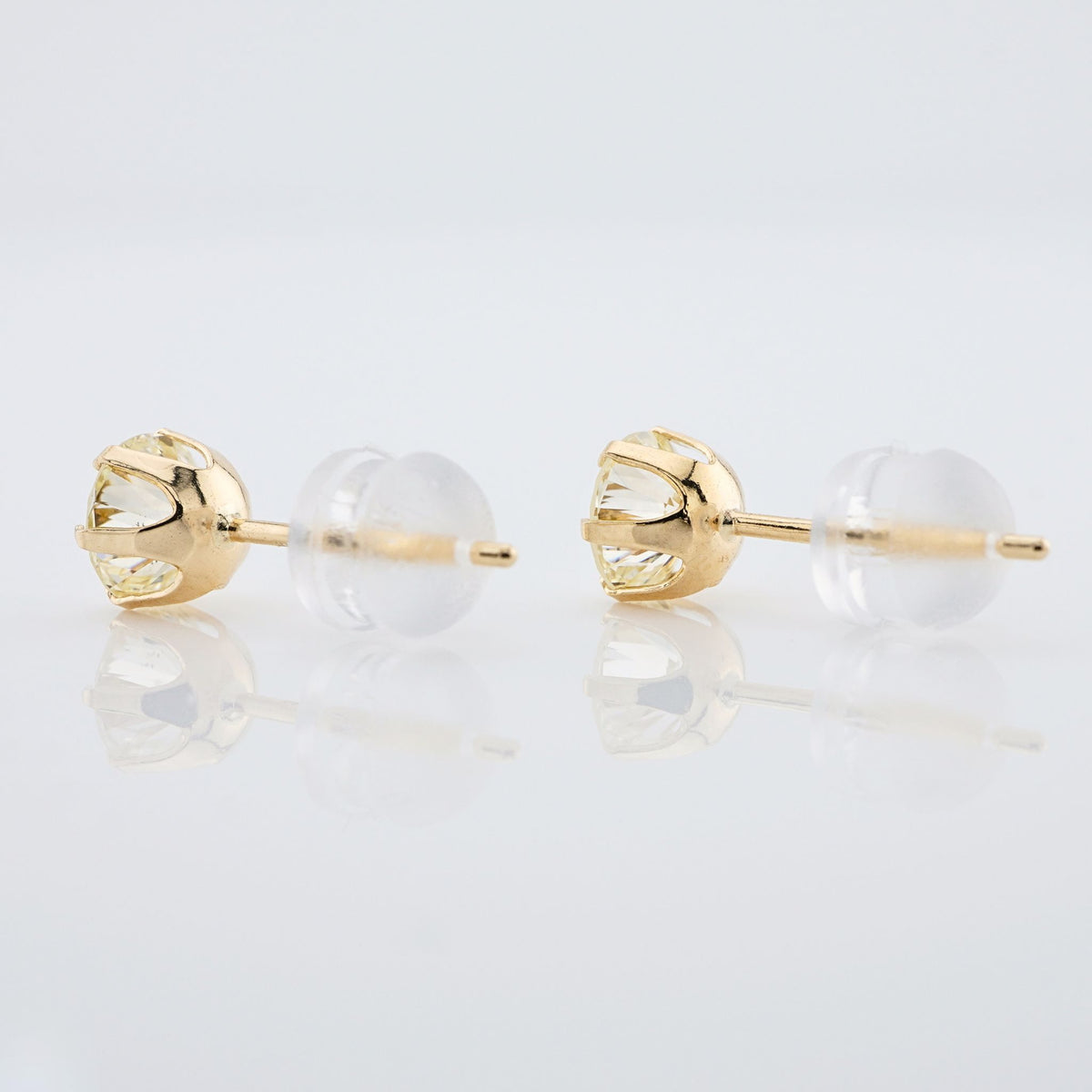 K18ゴールド スタッドピアス（SI〜VSクラス ダイヤモンド計0.60ct・0.80ct｜CGLソーティングメモ付）