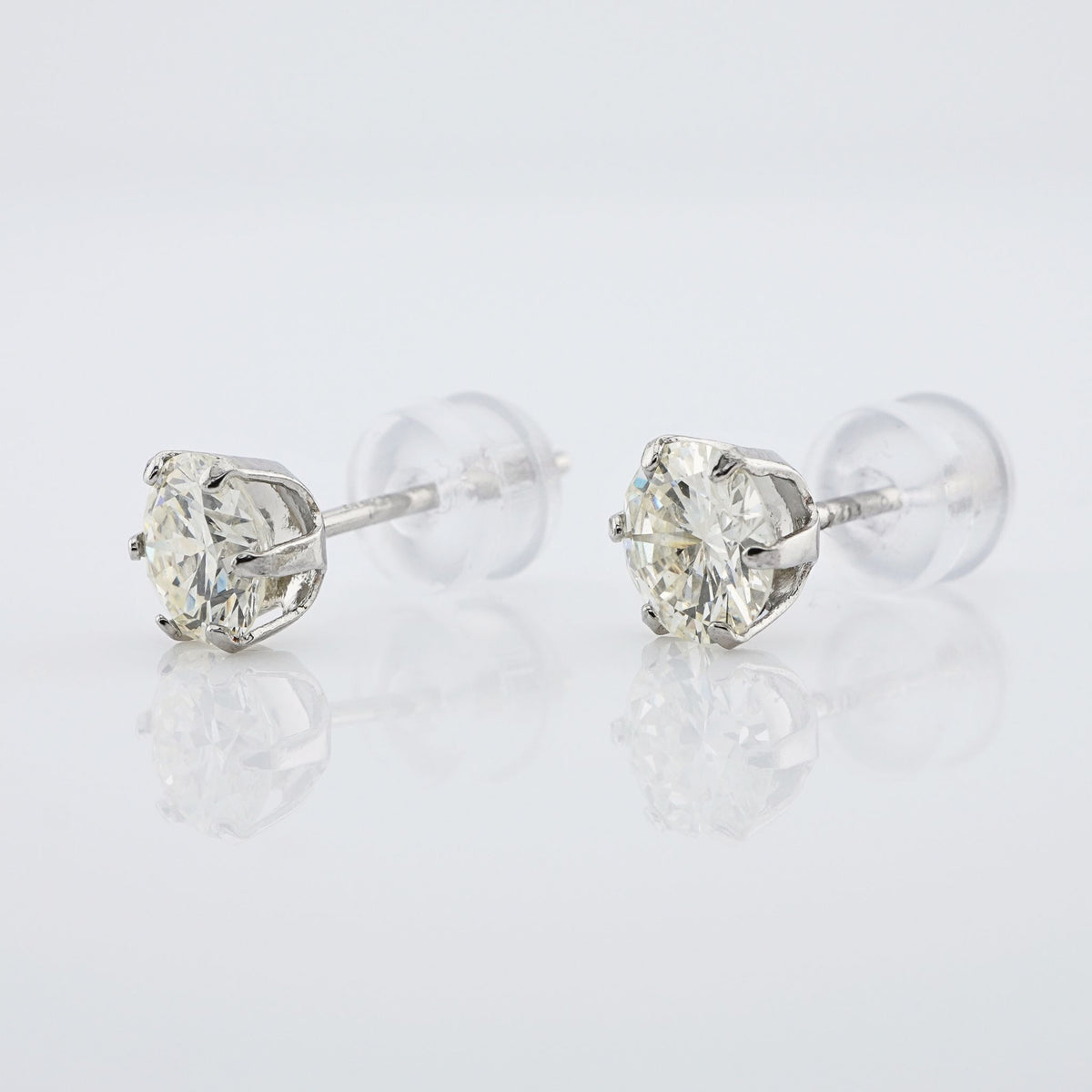 PT900プラチナ スタッドピアス（SI〜VSクラス ダイヤモンド計0.60ct・0.80ct｜CGLソーティングメモ付）