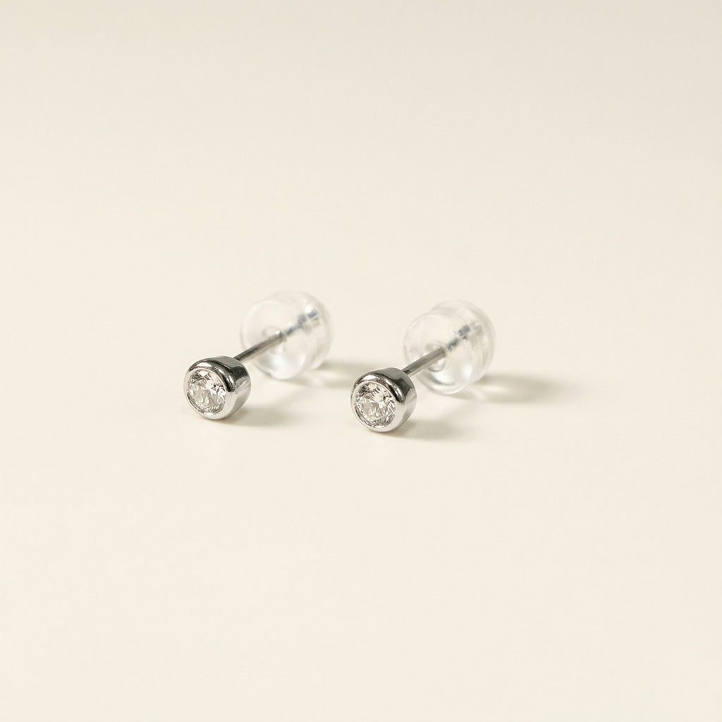 PT900 プラチナ スタッドピアス（ダイヤモンド0.20ct）