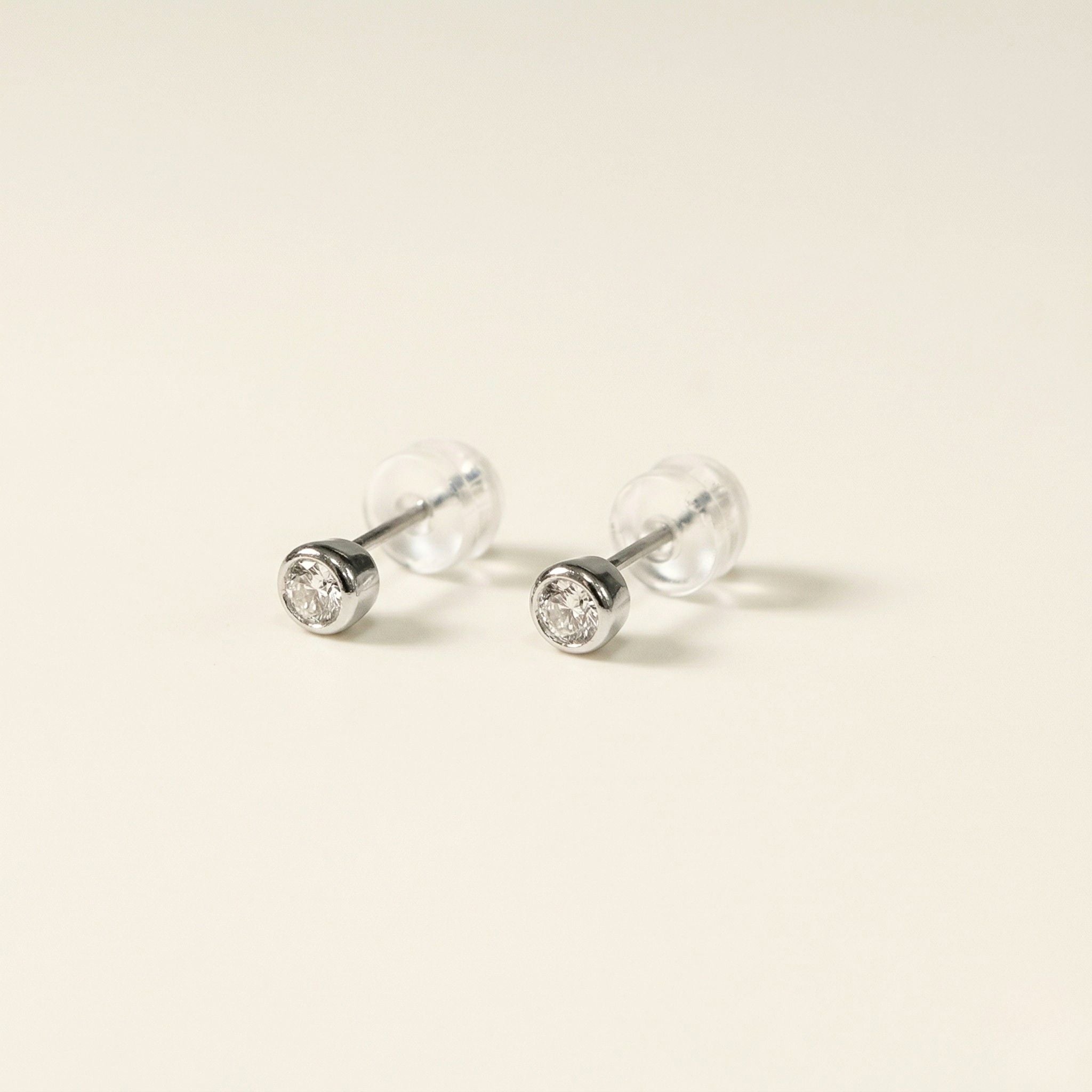 PT900 プラチナ スタッドピアス（ダイヤモンド0.20ct）