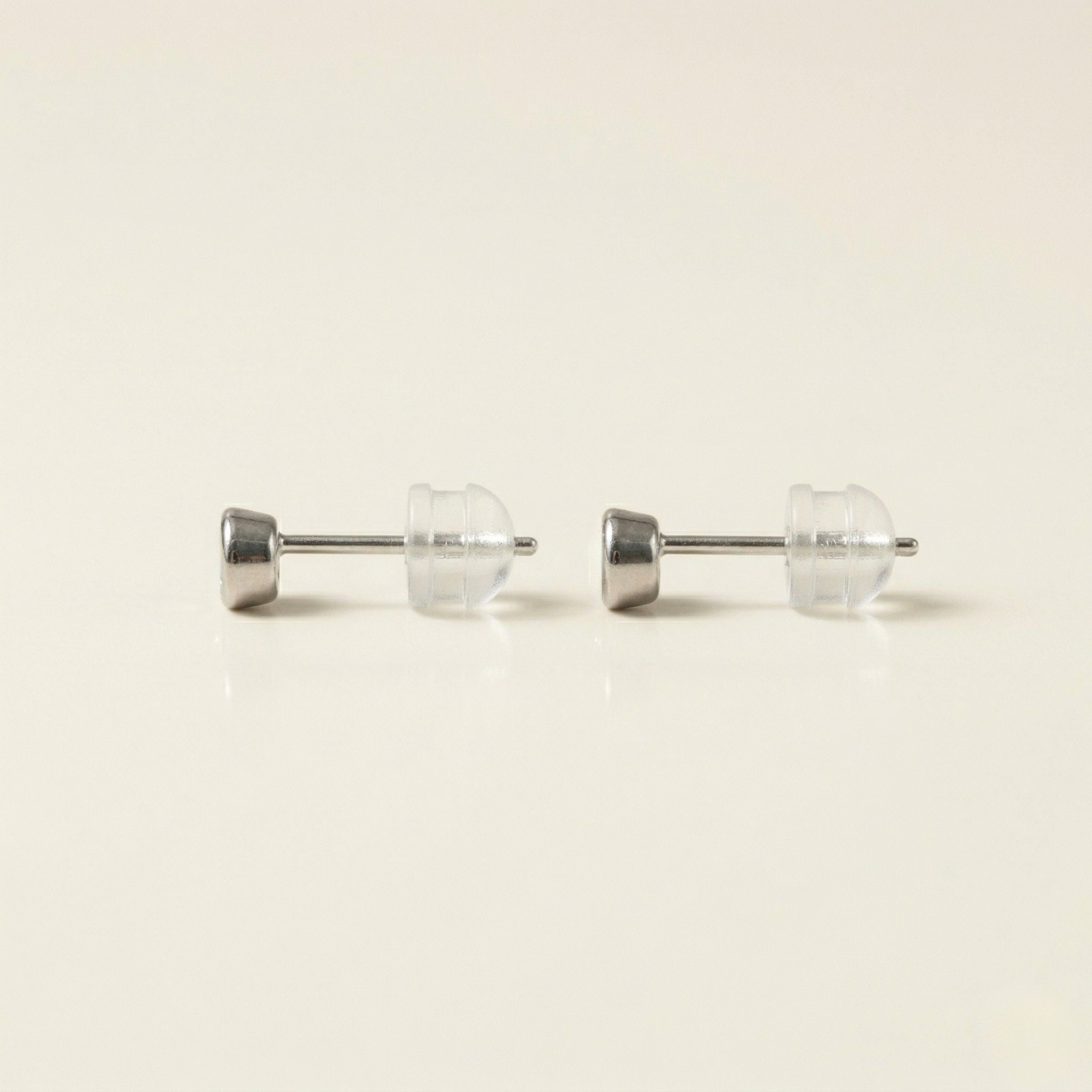 PT900 プラチナ スタッドピアス（ダイヤモンド0.20ct）