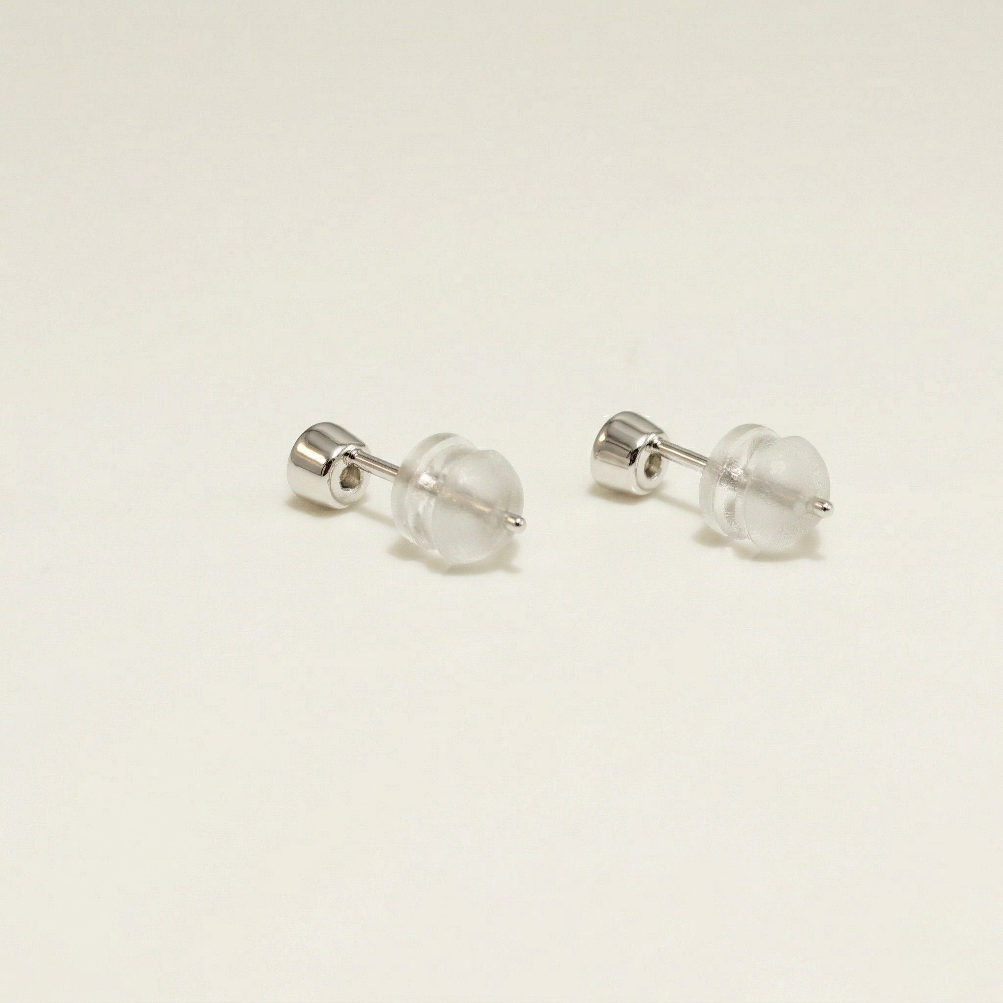 PT900 プラチナ スタッドピアス（ダイヤモンド0.20ct）