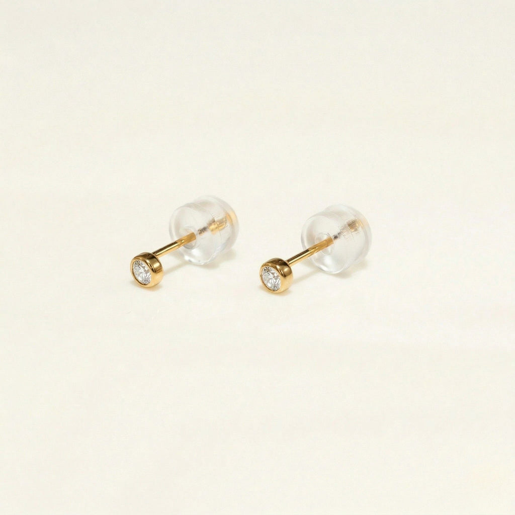 K18 ゴールド スタッドピアス（ダイヤモンド0.08ct）