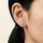 K18 ホワイトゴールド スタッドピアス（ダイヤモンド0.08ct）