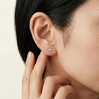 K18 ホワイトゴールド スタッドピアス（ダイヤモンド0.08ct）