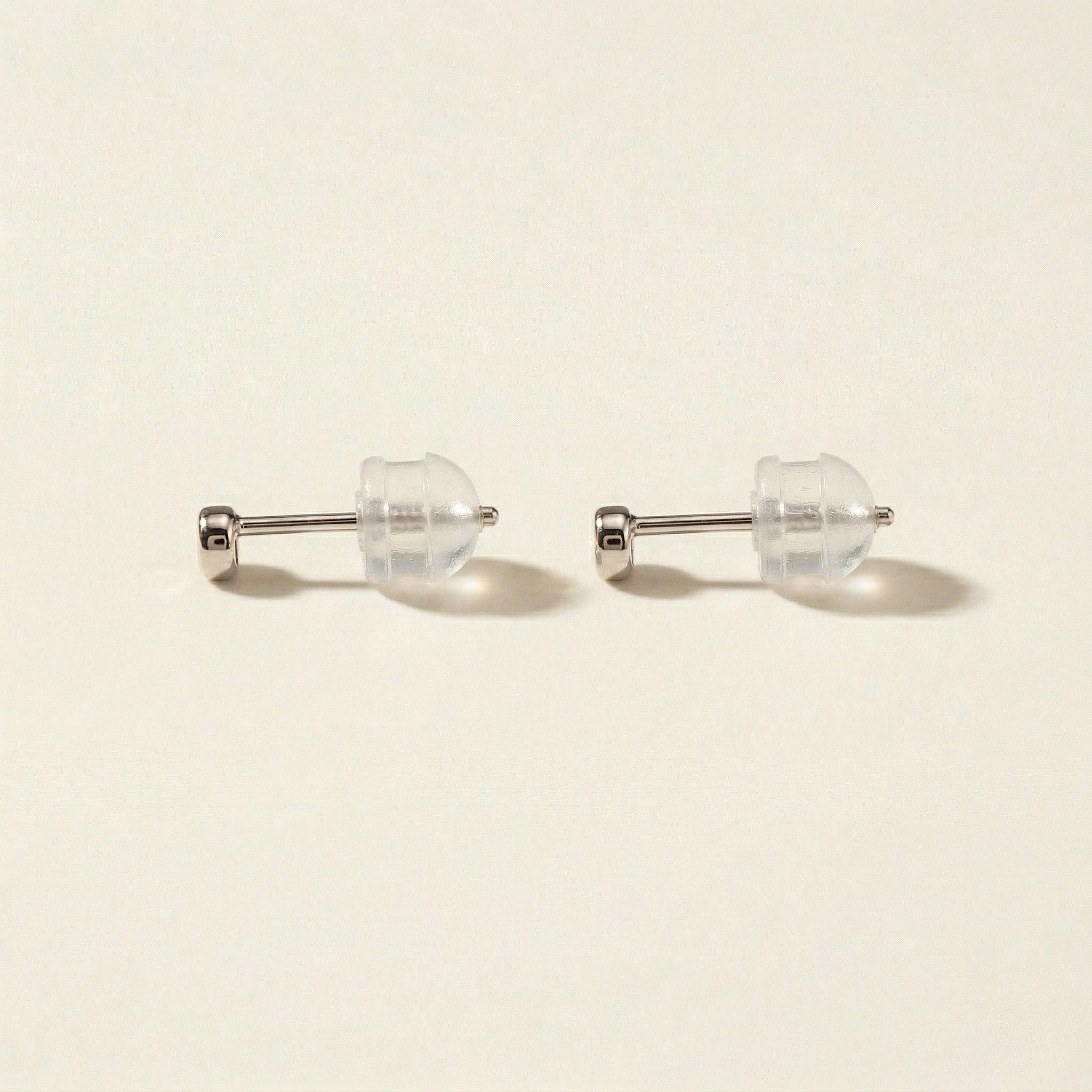 K18 ホワイトゴールド スタッドピアス（ダイヤモンド0.08ct）