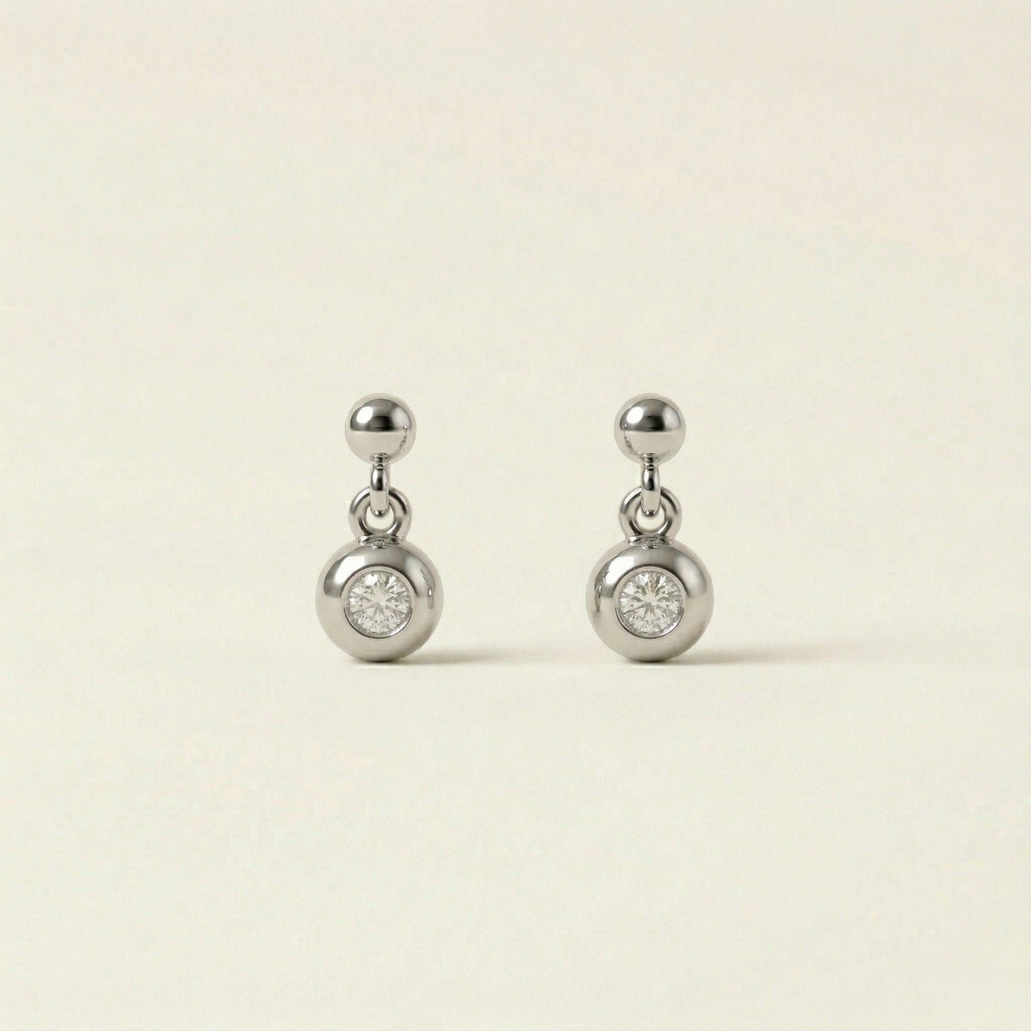 K18 ホワイトゴールド スタッドピアス（ダイヤモンド0.02ct）