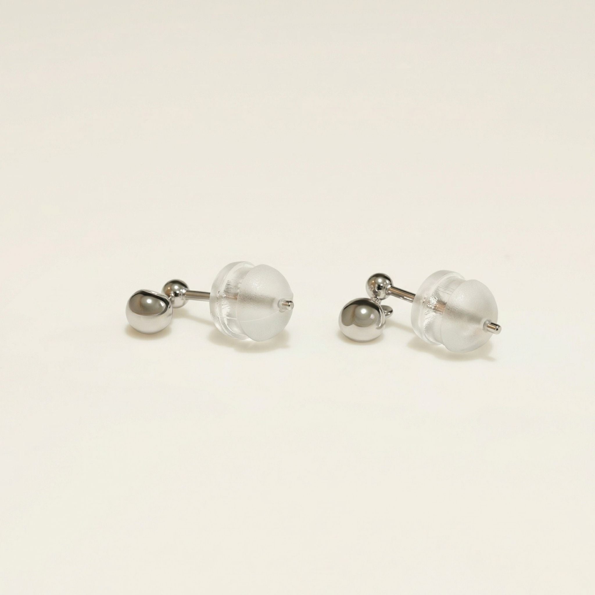 K18 ホワイトゴールド スタッドピアス（ダイヤモンド0.02ct）