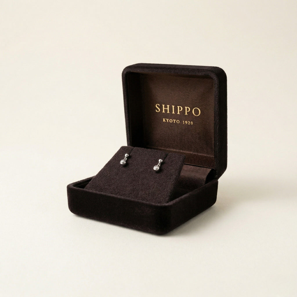 K18 ホワイトゴールド スタッドピアス（ダイヤモンド0.02ct）