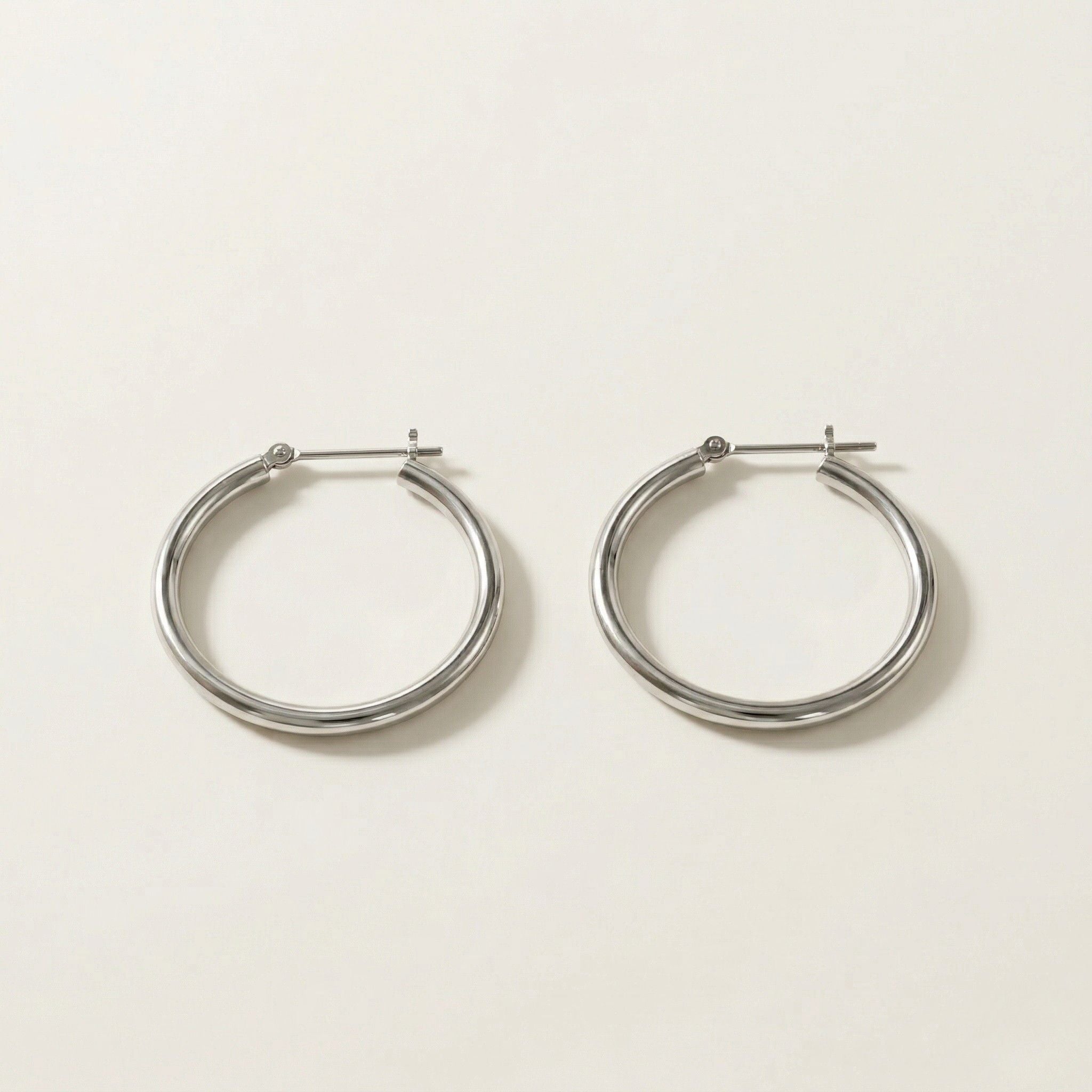 K14 ホワイトゴールド 25×2mmリング フープピアス