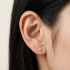 K18 ゴールド スタッドピアス（SIクラス ダイヤモンド計0.08ct）