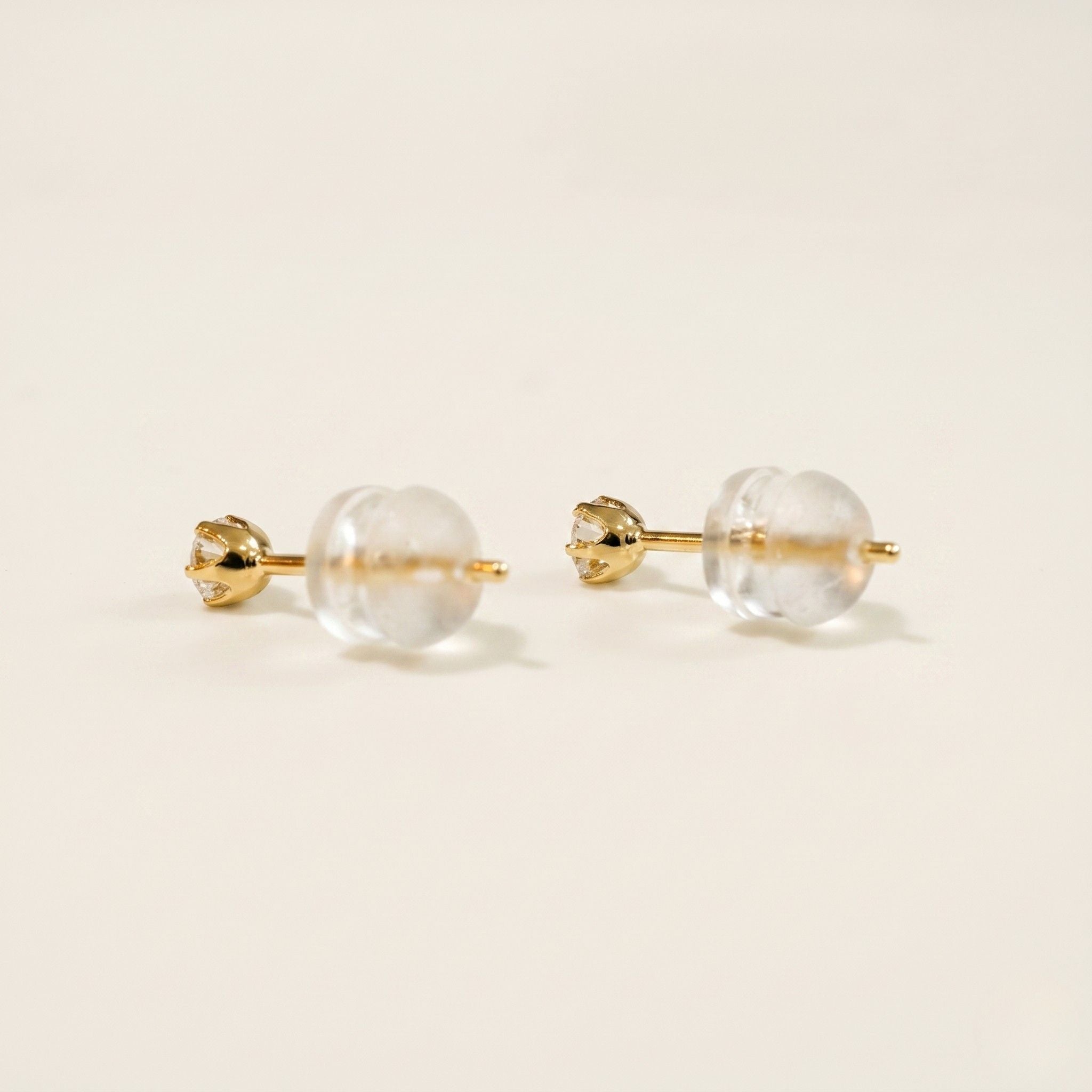 K18 ゴールド スタッドピアス（SIクラス ダイヤモンド計0.08ct）