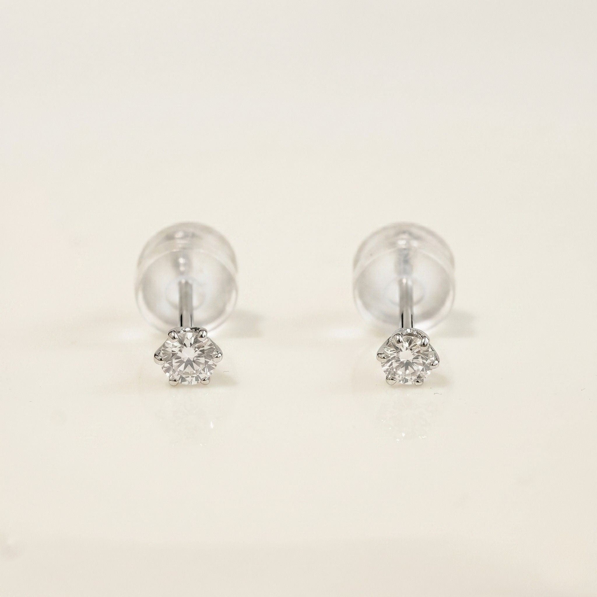 PT900 プラチナ スタッドピアス（SIクラス ダイヤモンド計0.08ct）