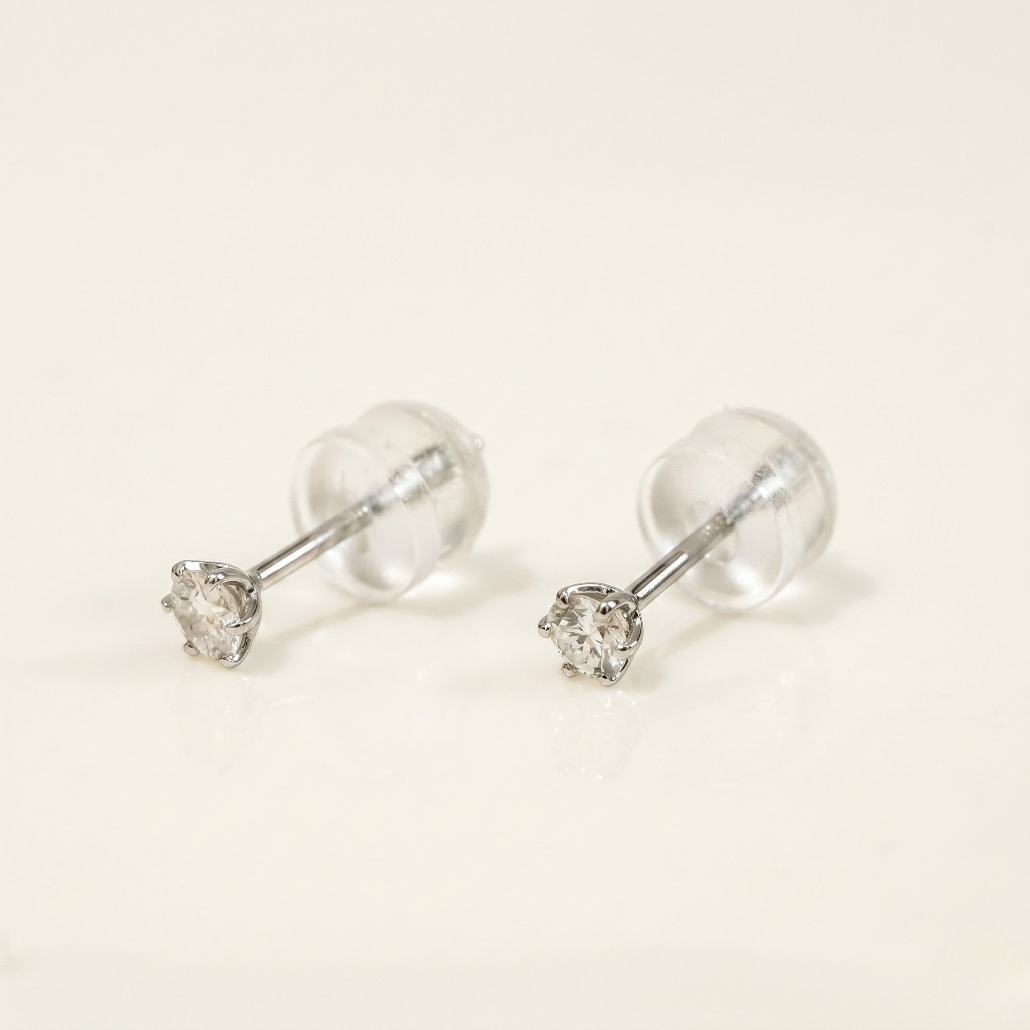 PT900 プラチナ スタッドピアス（SIクラス ダイヤモンド計0.10ct）