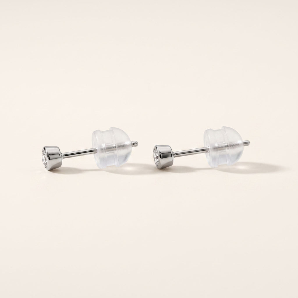 PT900 プラチナ ベゼル スタッドピアス（SIクラス ダイヤモンド計0.10ct）