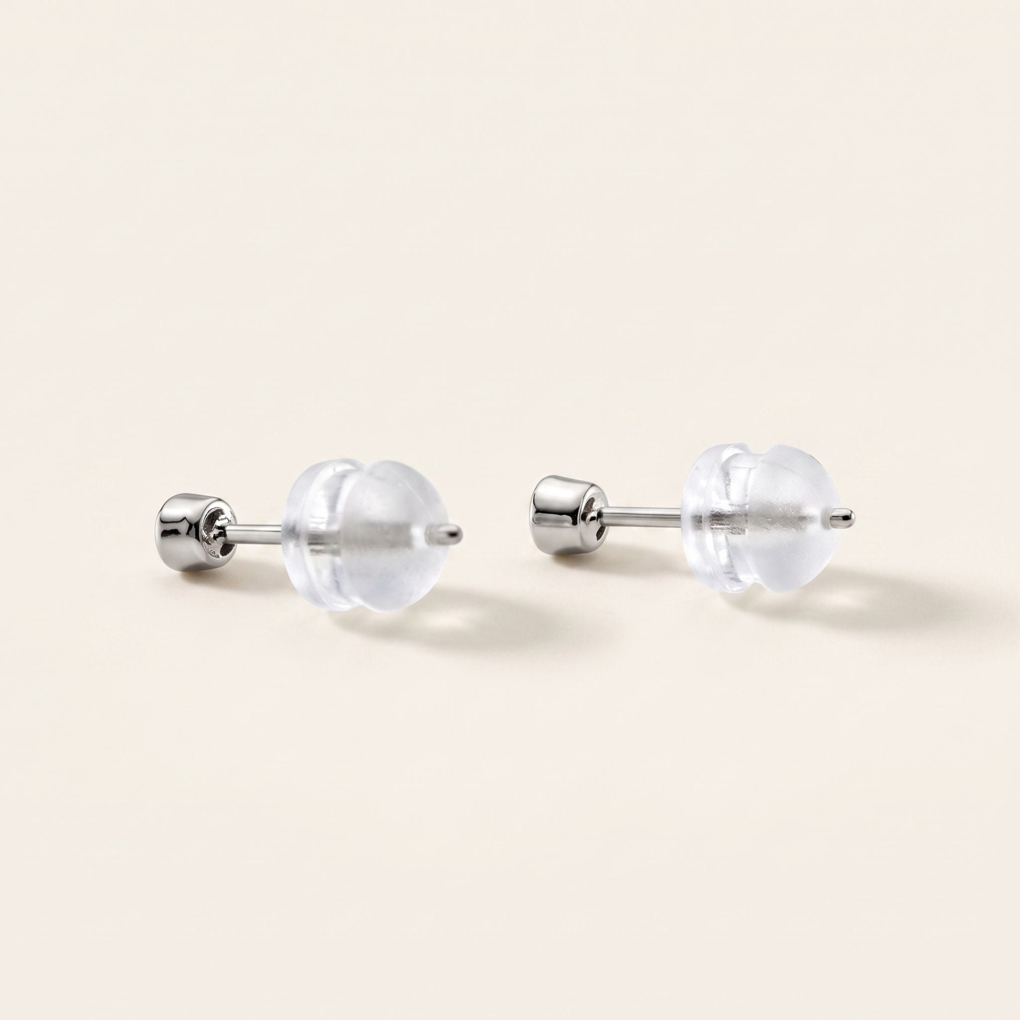 PT900 プラチナ ベゼル スタッドピアス（SIクラス ダイヤモンド計0.10ct）