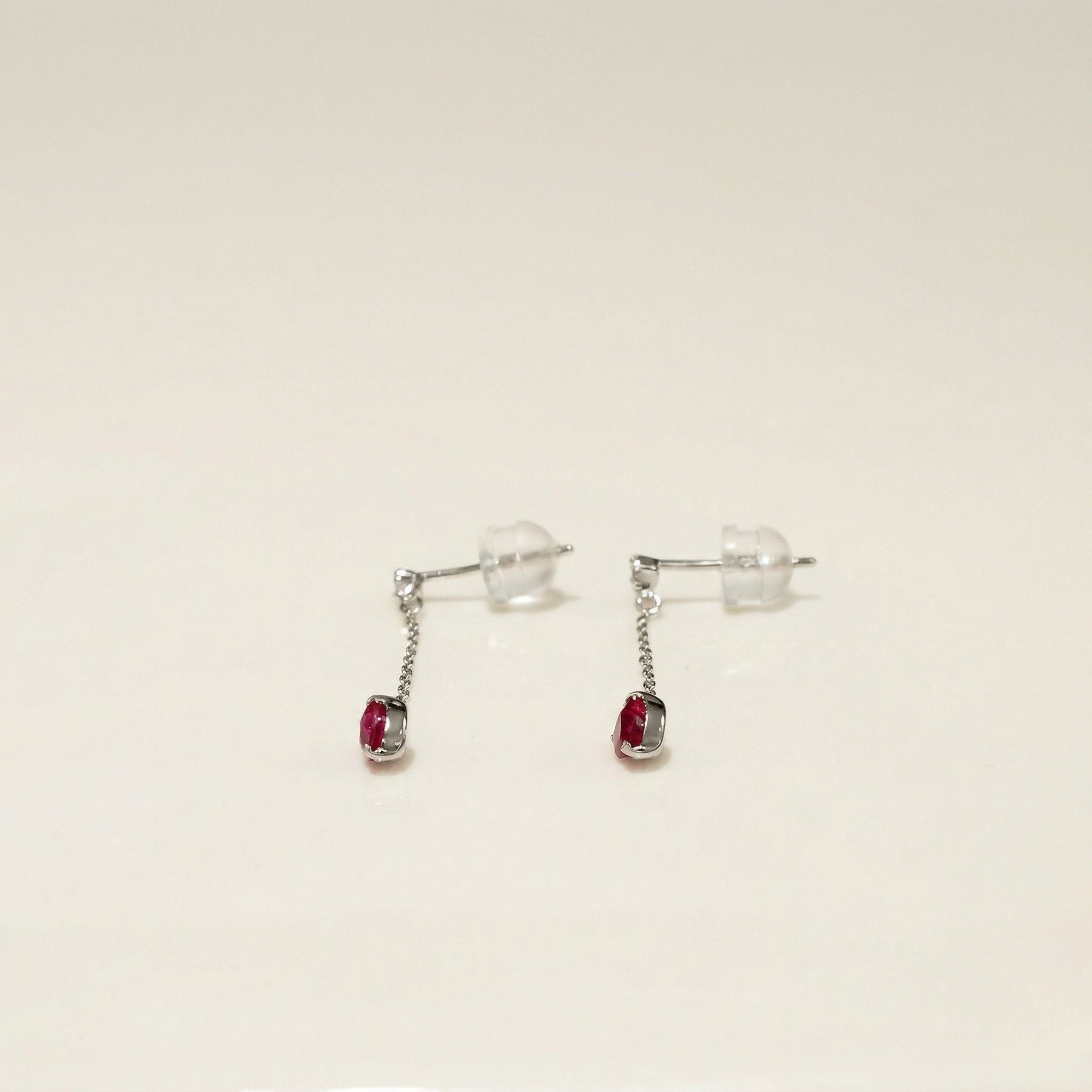 K18 ホワイトゴールド スタッドピアス（ルビー0.40ct｜ダイヤモンド0.06ct）