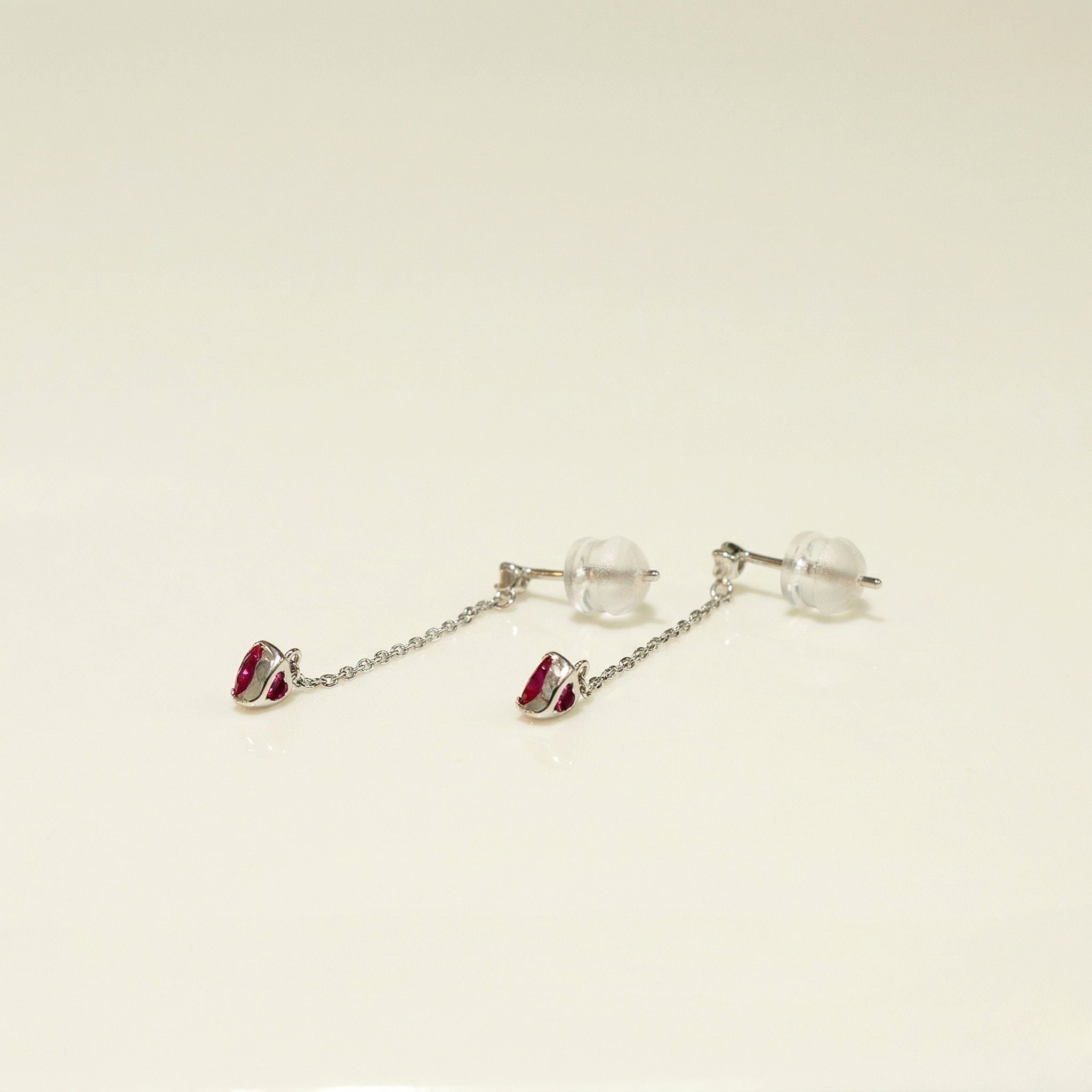K18 ホワイトゴールド スタッドピアス（ルビー0.40ct｜ダイヤモンド0.06ct）