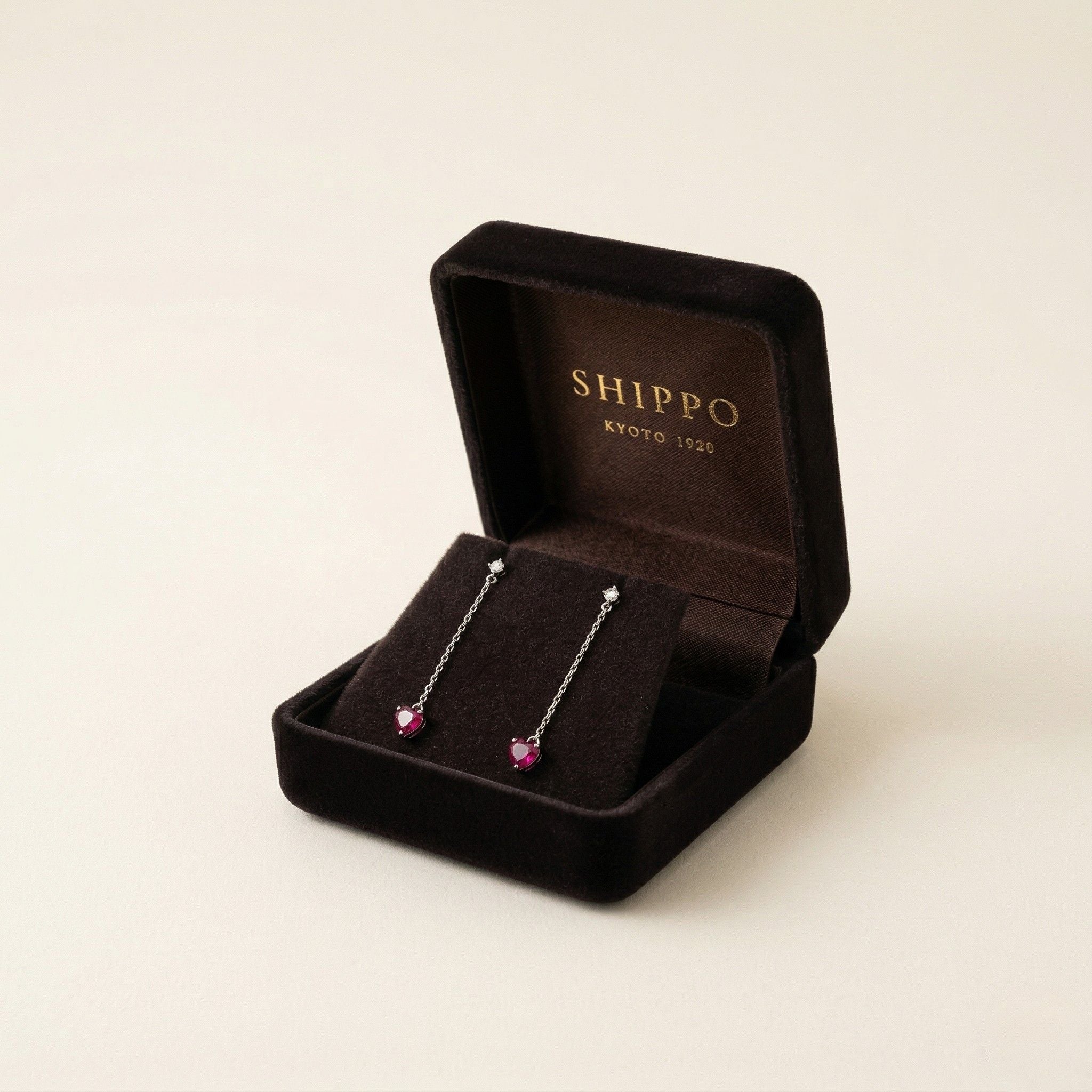 K18 ホワイトゴールド スタッドピアス（ルビー0.40ct｜ダイヤモンド0.06ct）