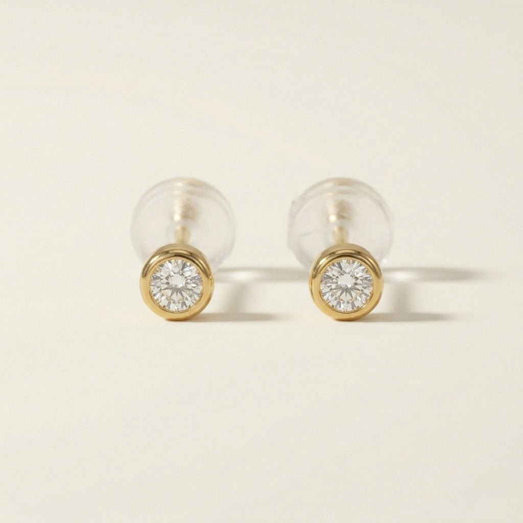 K18 ゴールド スタッドピアス（ダイヤモンド0.10ct）