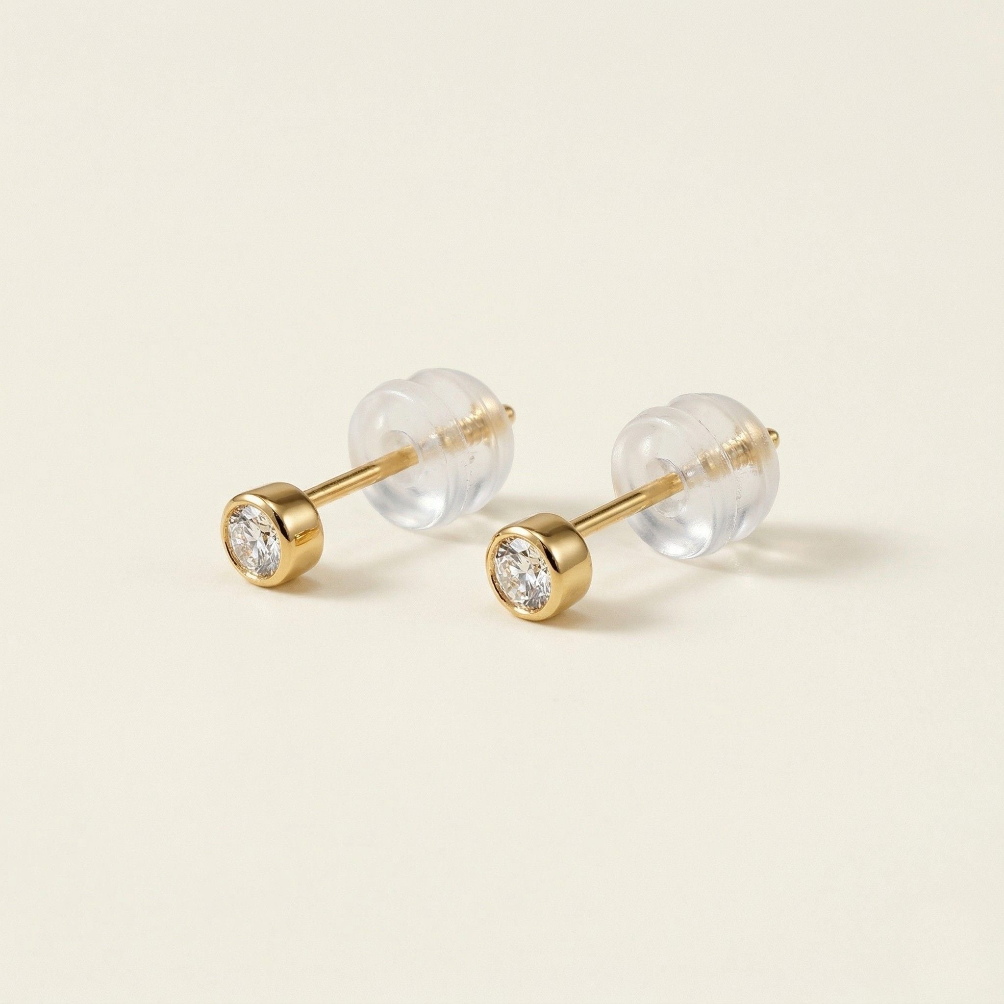 K18 ゴールド スタッドピアス（ダイヤモンド0.10ct）