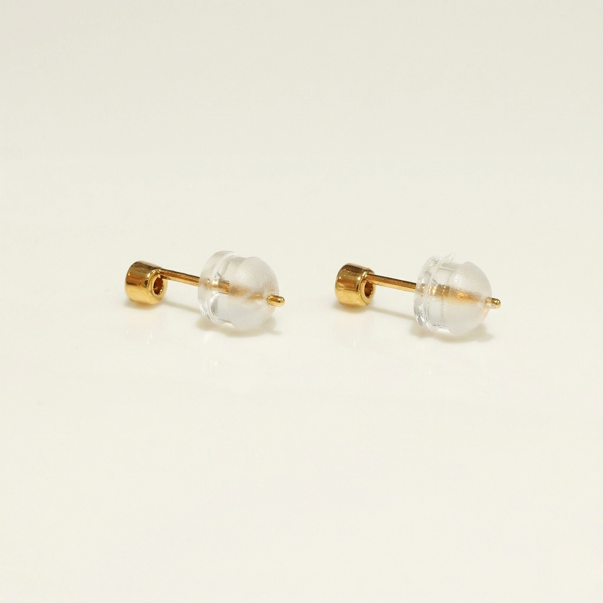 K18 ゴールド スタッドピアス（ダイヤモンド0.10ct）